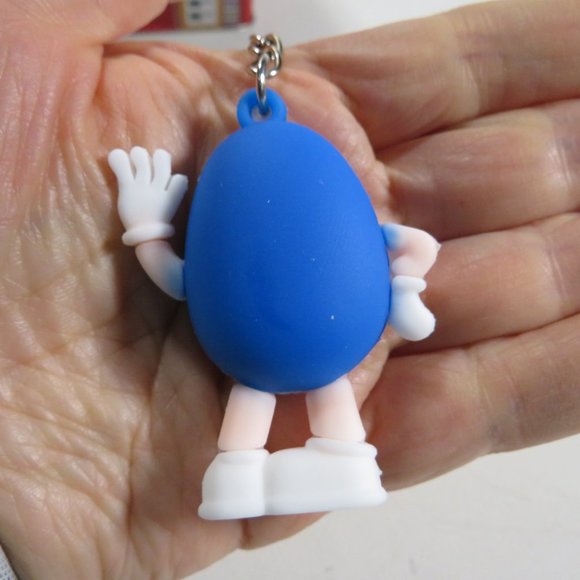 M&M "On Air" Recording Studio Metal Tin Christmas Village & Imitation Keychain - Picture 15 of 15